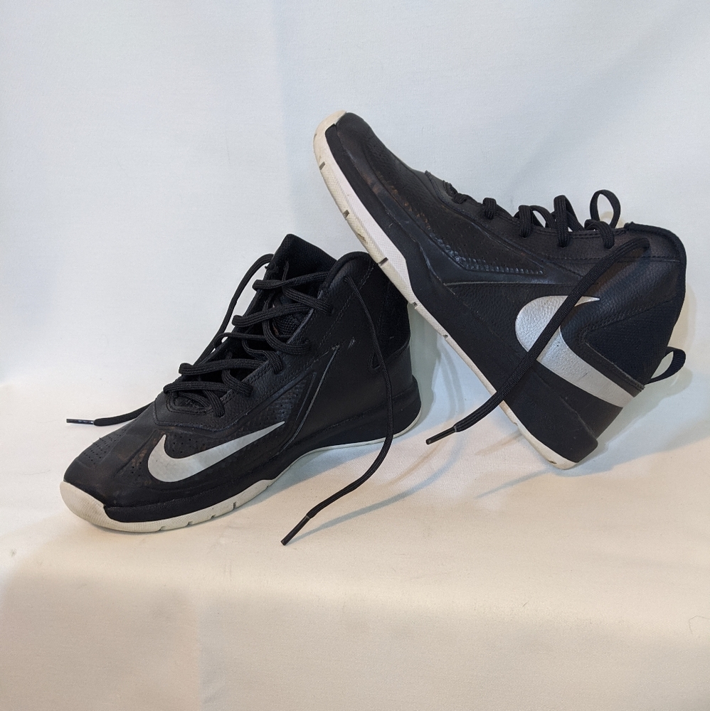 Nike Basketball hightops. Boys size 5.5 Y